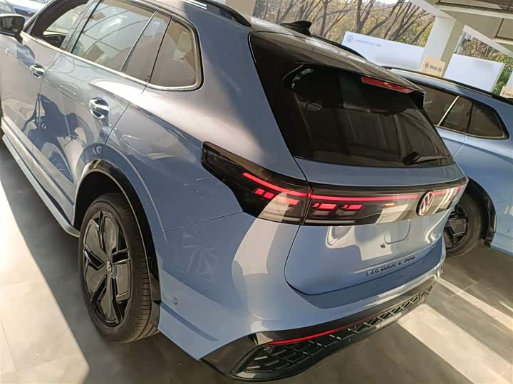 Фото 6 - Volkswagen Tiguan L Pro