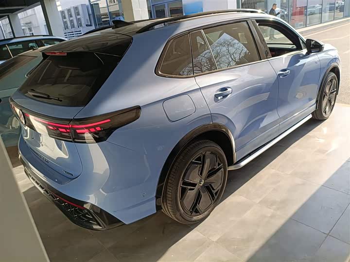 Фото 7 - Volkswagen Tiguan L Pro