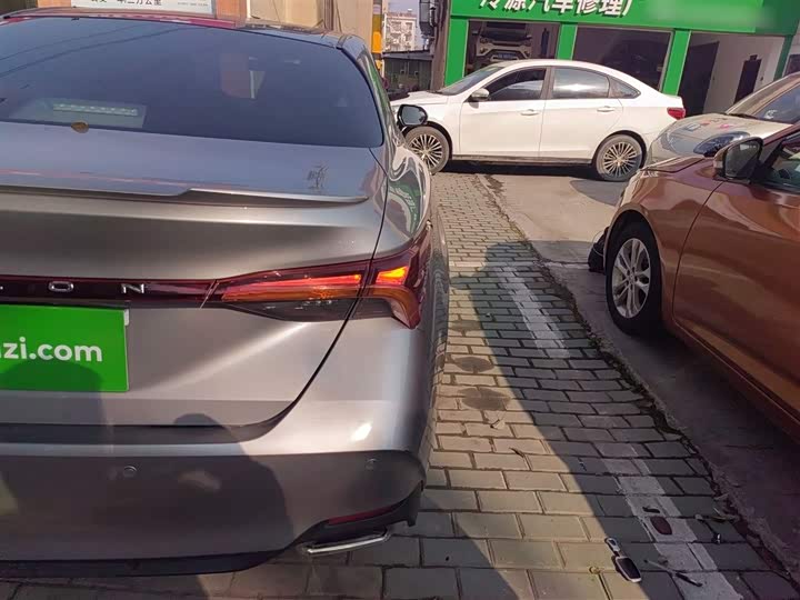 Фото 8 - Toyota Avalon