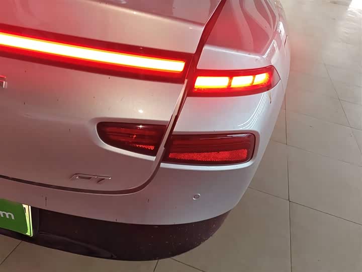 Фото 8 - XPeng P7