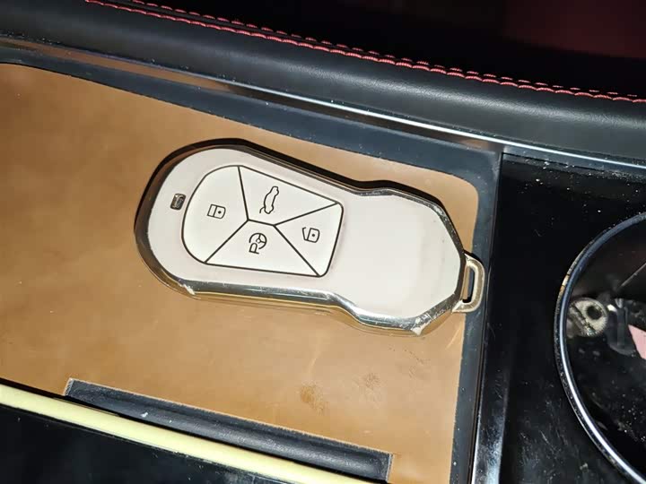 Фото 9 - XPeng P7