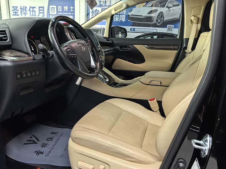 Фото 4 - Toyota Alphard