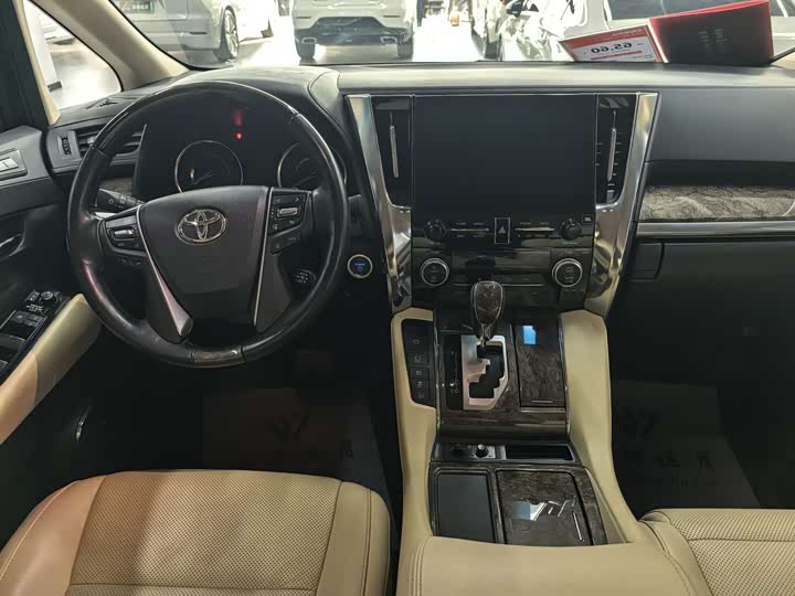 Фото 7 - Toyota Alphard