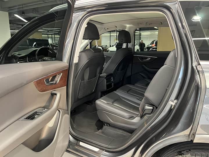 Фото 7 - Audi Q7