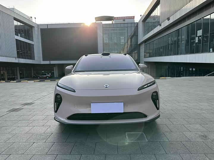 Фото 2 - Nio ET5T