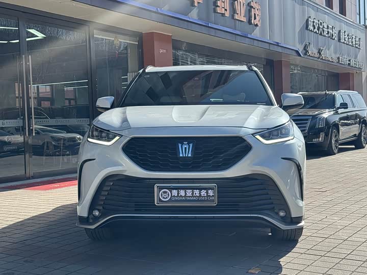 Фото 2 - Toyota Crown Kluger