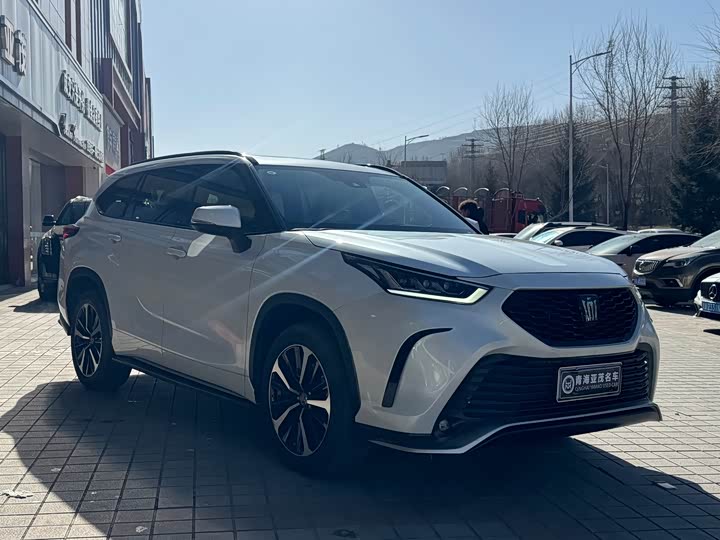 Фото 3 - Toyota Crown Kluger