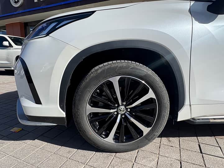 Фото 4 - Toyota Crown Kluger