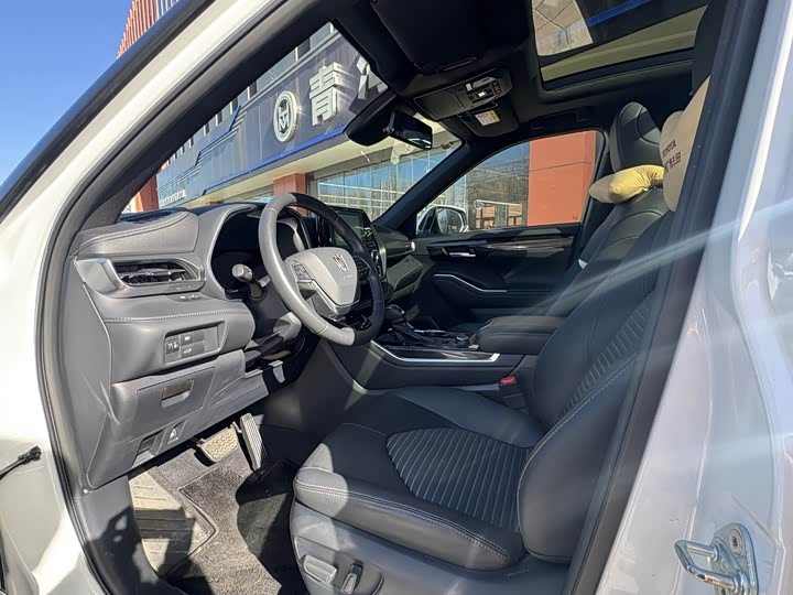 Фото 7 - Toyota Crown Kluger