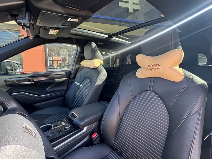 Фото 9 - Toyota Crown Kluger