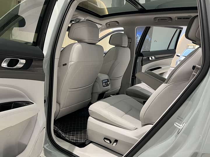 Фото 13 - Ford Equator Hybrid