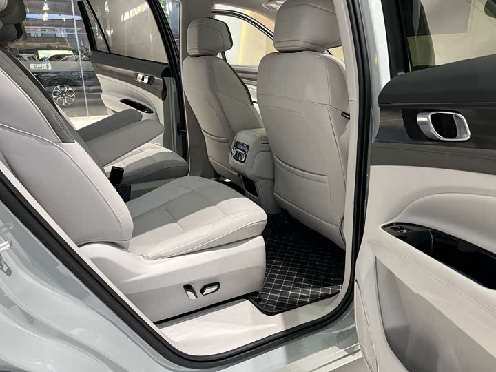 Фото 14 - Ford Equator Hybrid