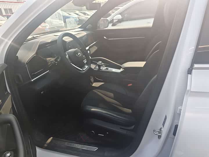 Фото 4 - Geely Monjaro