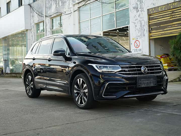 Фото 3 - Volkswagen Tiguan L Pro
