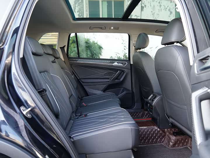 Фото 6 - Volkswagen Tiguan L Pro