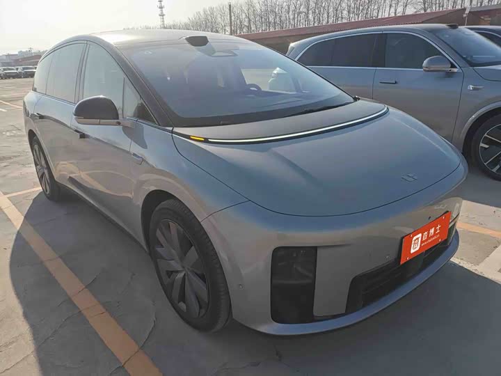 Фото 2 - LiXiang i8