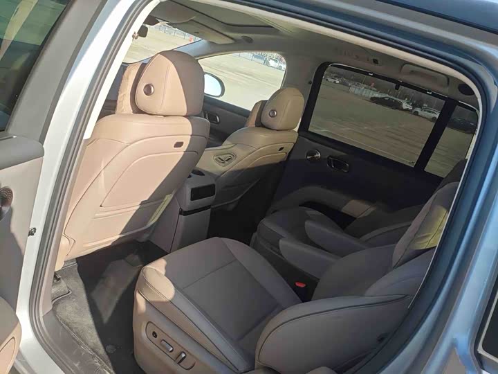 Фото 4 - LiXiang i8