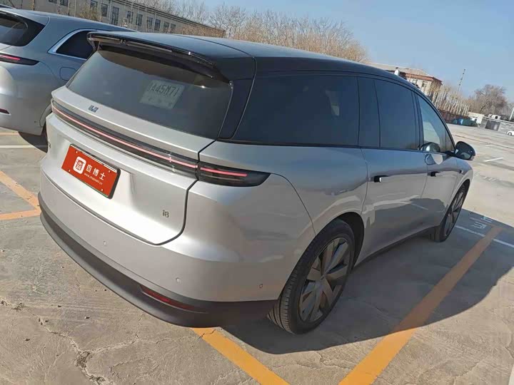 Фото 9 - LiXiang i8