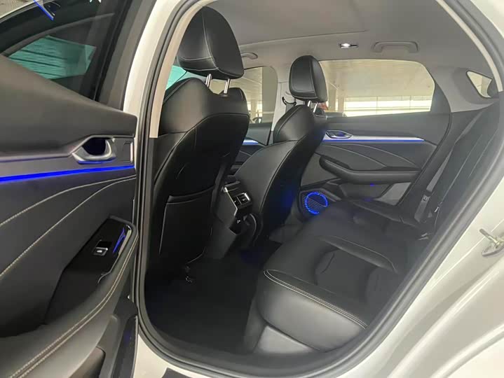 Фото 7 - Geely Preface