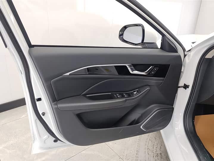 Фото 7 - Bestune B70