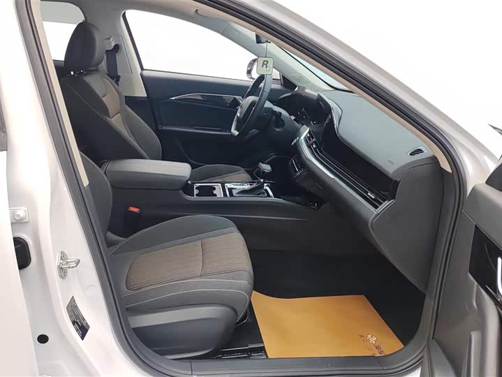 Фото 8 - Bestune B70