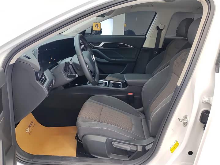 Фото 9 - Bestune B70