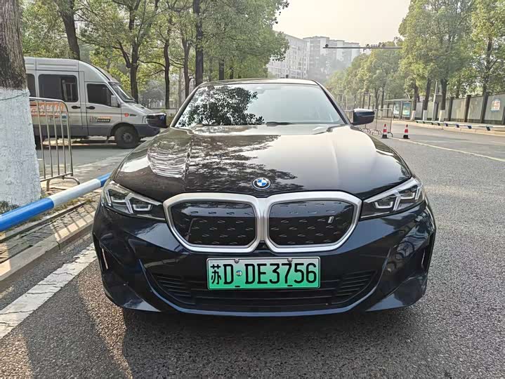 Фото 2 - BMW i3