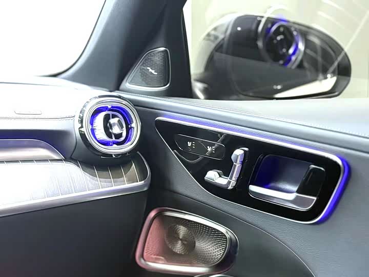 Фото 9 - Mercedes-Benz C-Class