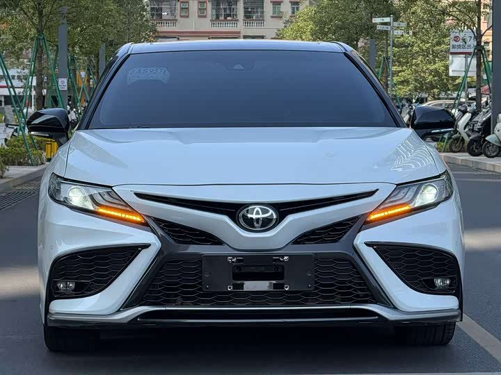 Фото 9 - Toyota Camry