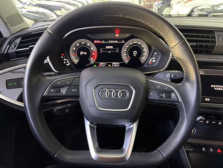 Фото 8 - Audi Q3