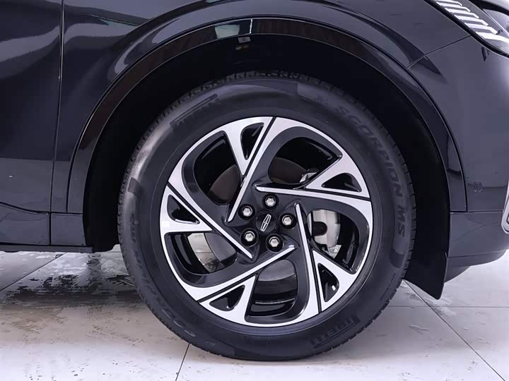 Фото 6 - Lincoln Nautilus