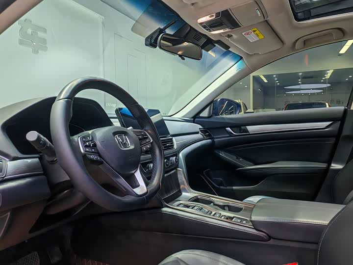 Фото 8 - Honda Accord