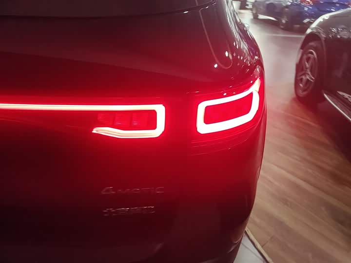 Фото 8 - Mercedes-Benz EQB