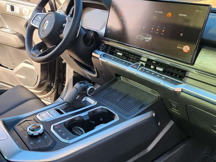 Фото 5 - Tank 400 Hybrid