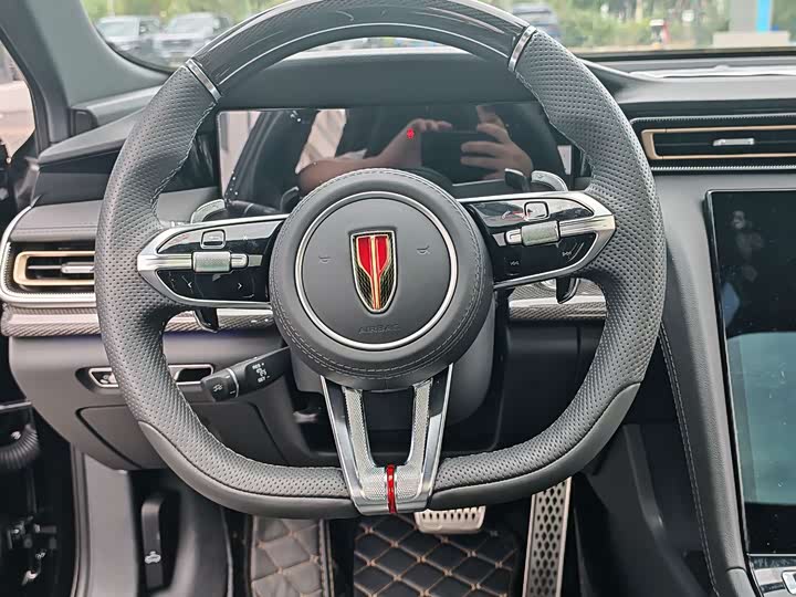 Фото 7 - Hongqi H6