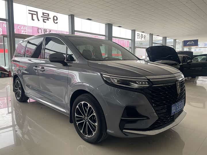 Фото 1 - Roewe iMax 8