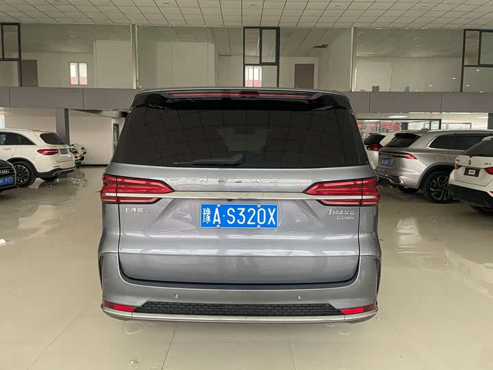 Фото 7 - Roewe iMax 8