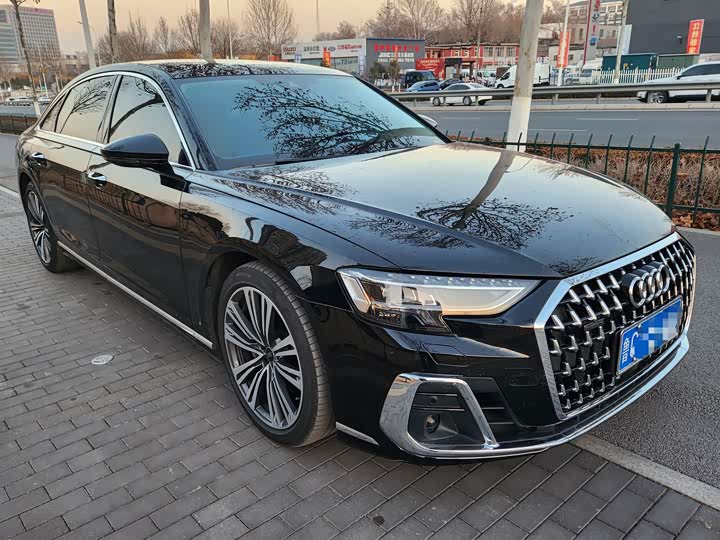 Фото 3 - Audi A8