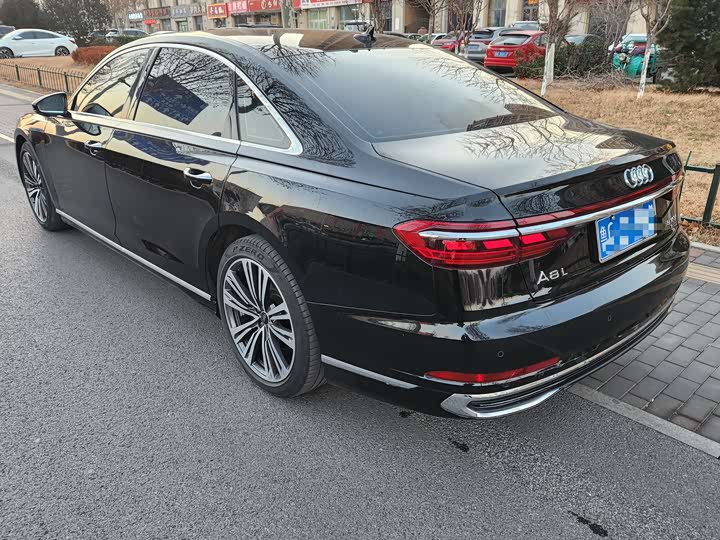 Фото 4 - Audi A8