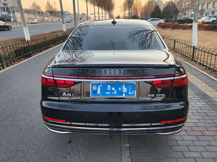 Фото 5 - Audi A8