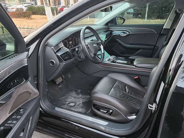 Фото 7 - Audi A8