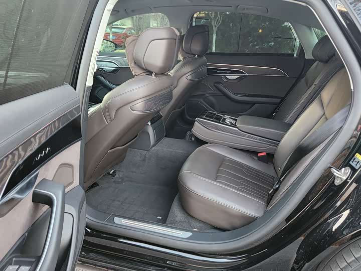 Фото 8 - Audi A8