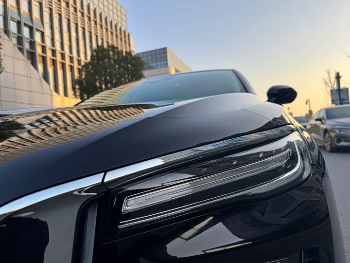 Фото 2 - Hongqi H5