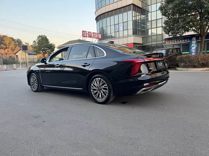 Фото 8 - Hongqi H5