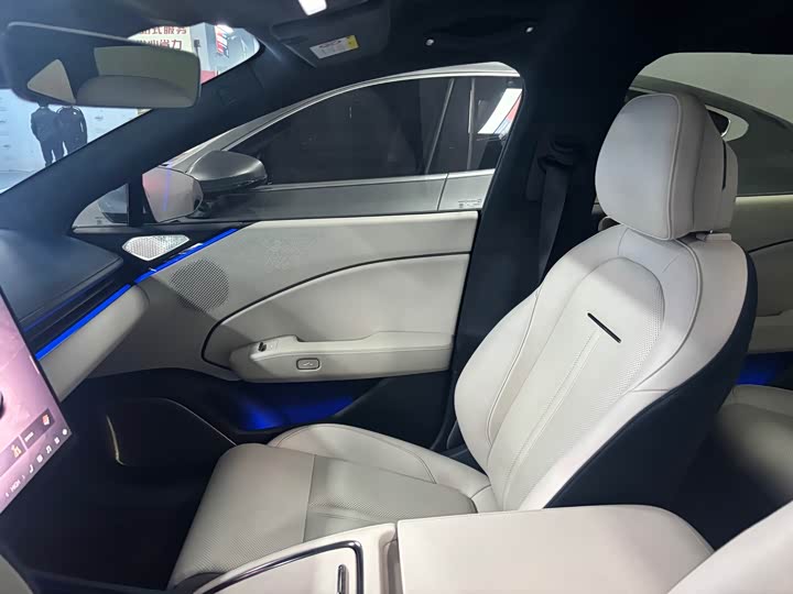 Фото 6 - Zeekr 007