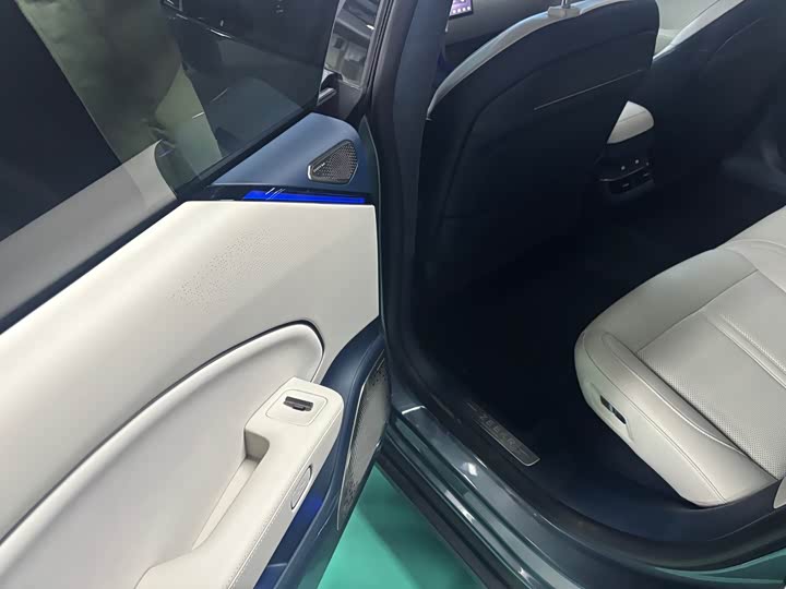 Фото 7 - Zeekr 007