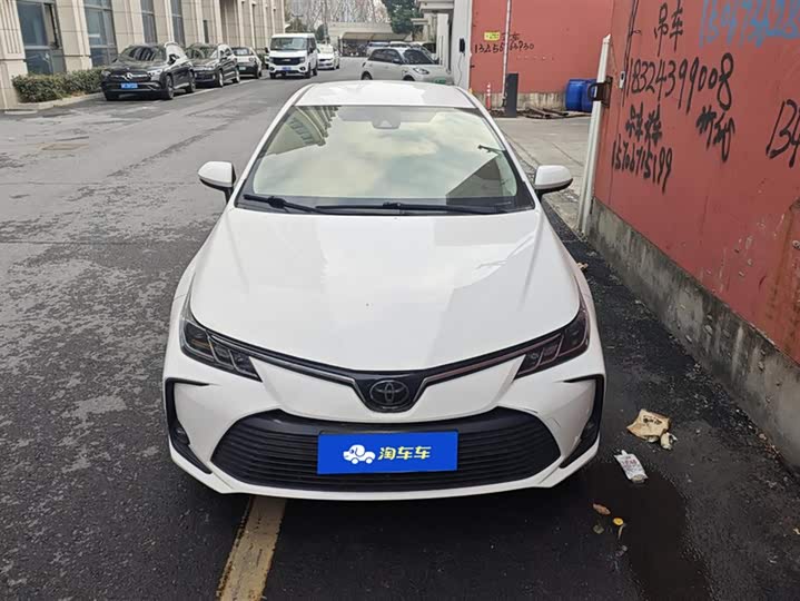 Фото 2 - Toyota Corolla