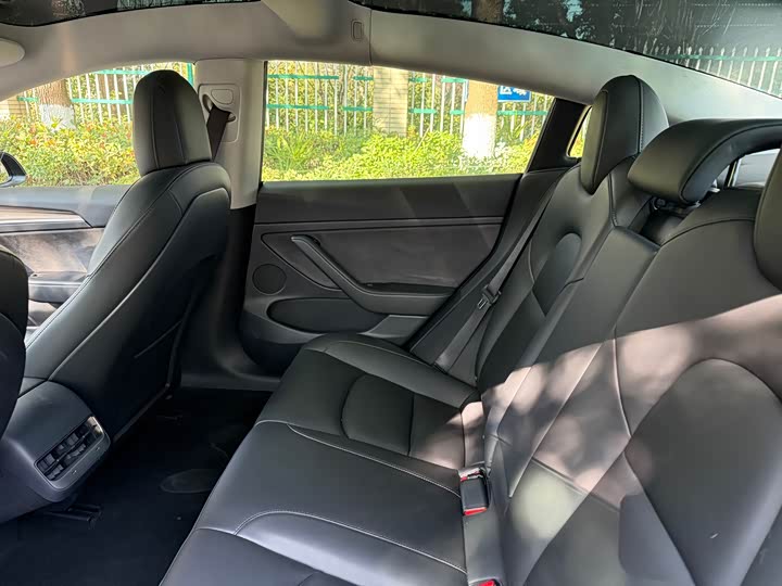 Фото 6 - Tesla Model 3