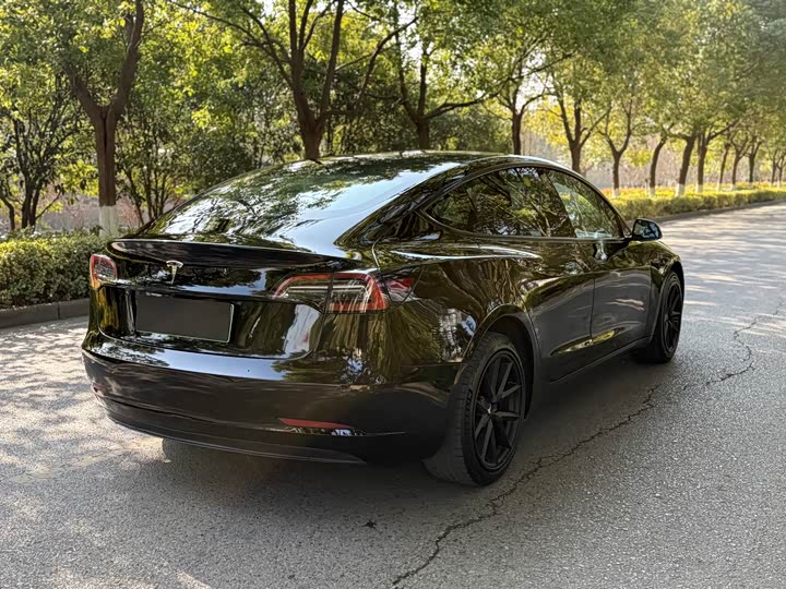 Фото 7 - Tesla Model 3