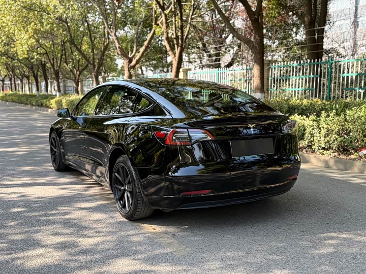 Фото 9 - Tesla Model 3